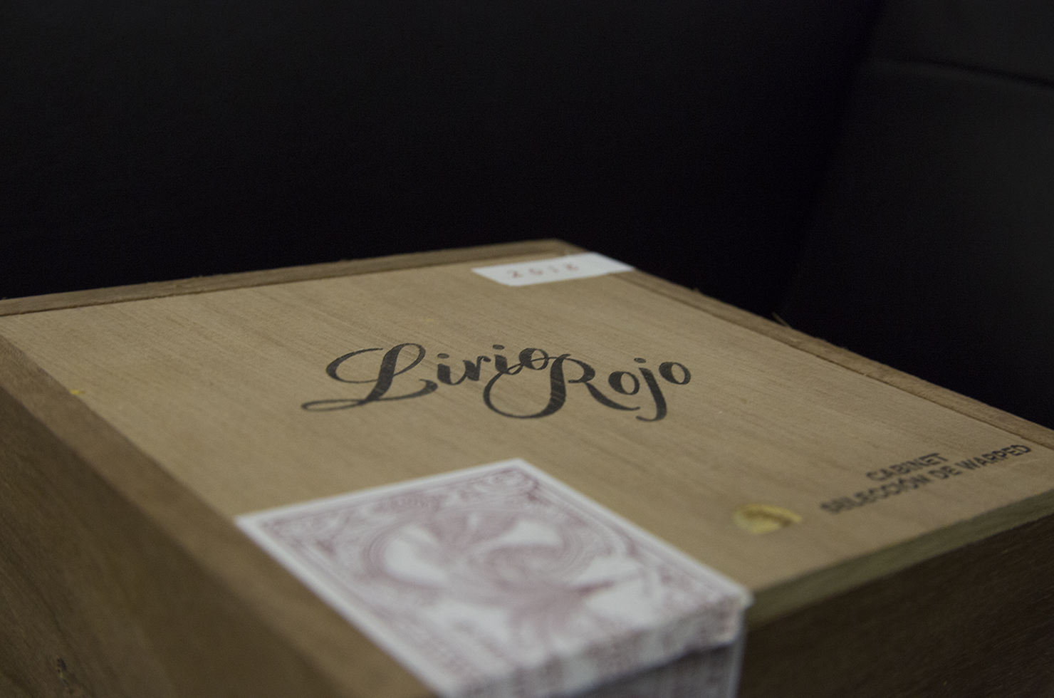 Warped Lirio Rojo Box